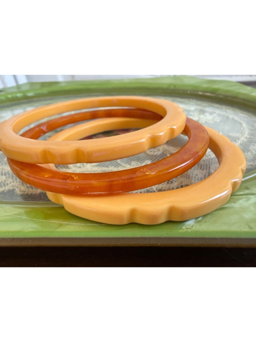 Vintage 40's Lot Three Bakelite Spacer Bangles Carmal/Beige - Picture 6 of 7